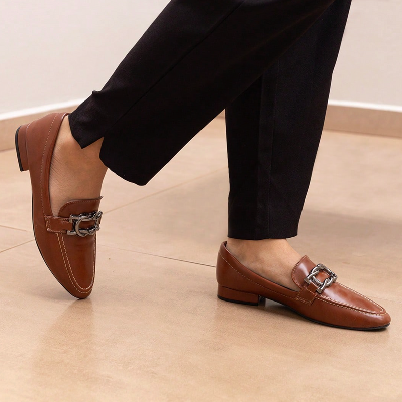 Mocassim detalhe em metal