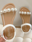 Sandália detalhe pérola