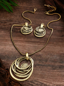 Conjunto de Colar e Brincos Geométricos