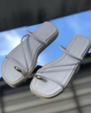 Sandália confort com tiras